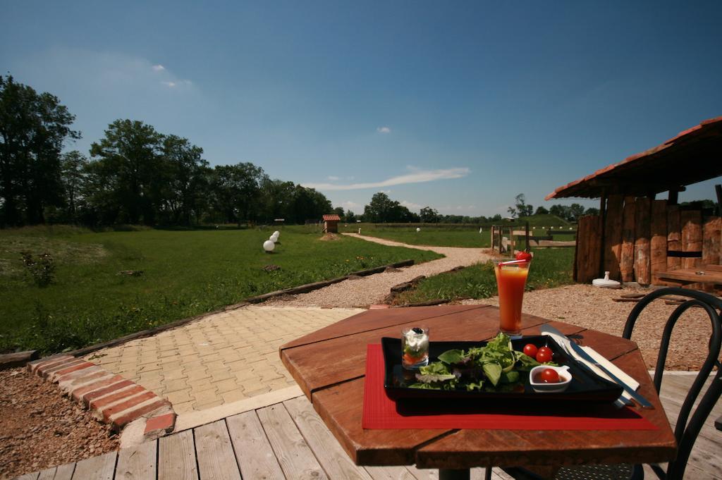 Domaine Des Brouilles Bed & Breakfast Malafretaz Exterior foto